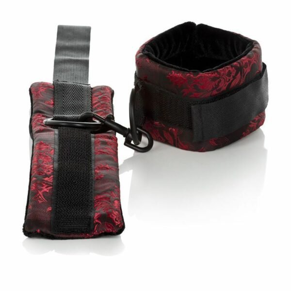 Calex Scandal Universal Cuff Set Red